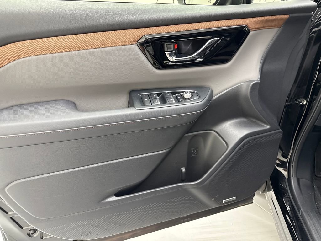 Used 2025 Subaru Forester Sport image 11