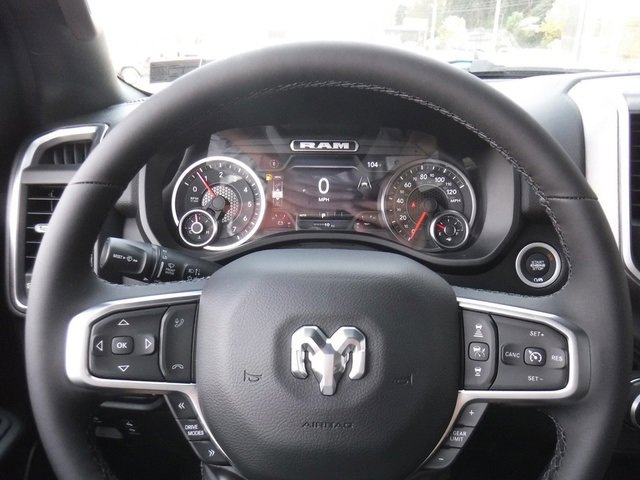 New 2026 RAM 1500 4x4 Crew Cab image 32