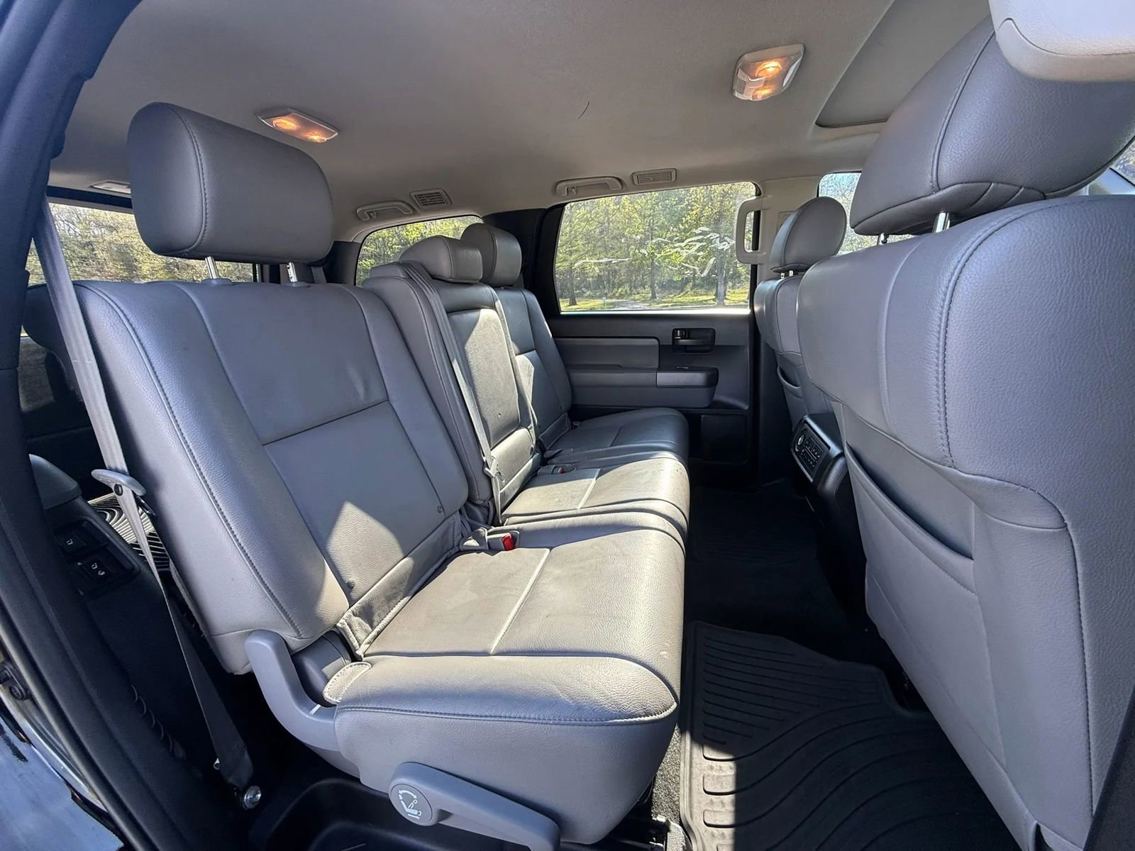 Used 2015 Toyota Sequoia SR5 w/ Premium Package AWD/4WD image 17