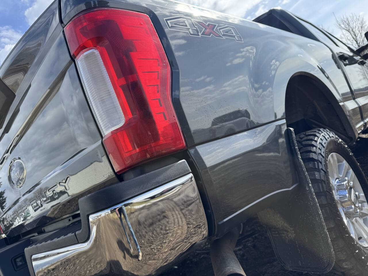 Used 2019 Ford F250 XLT w/ Camper Package image 17