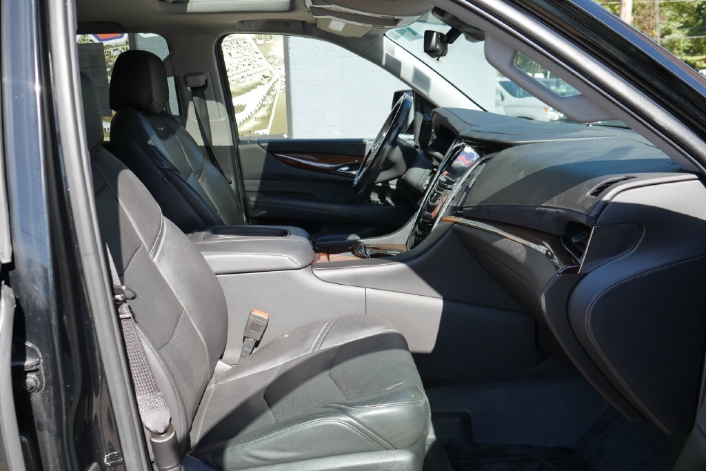 Used 2020 Cadillac Escalade Luxury AWD/4WD image 8