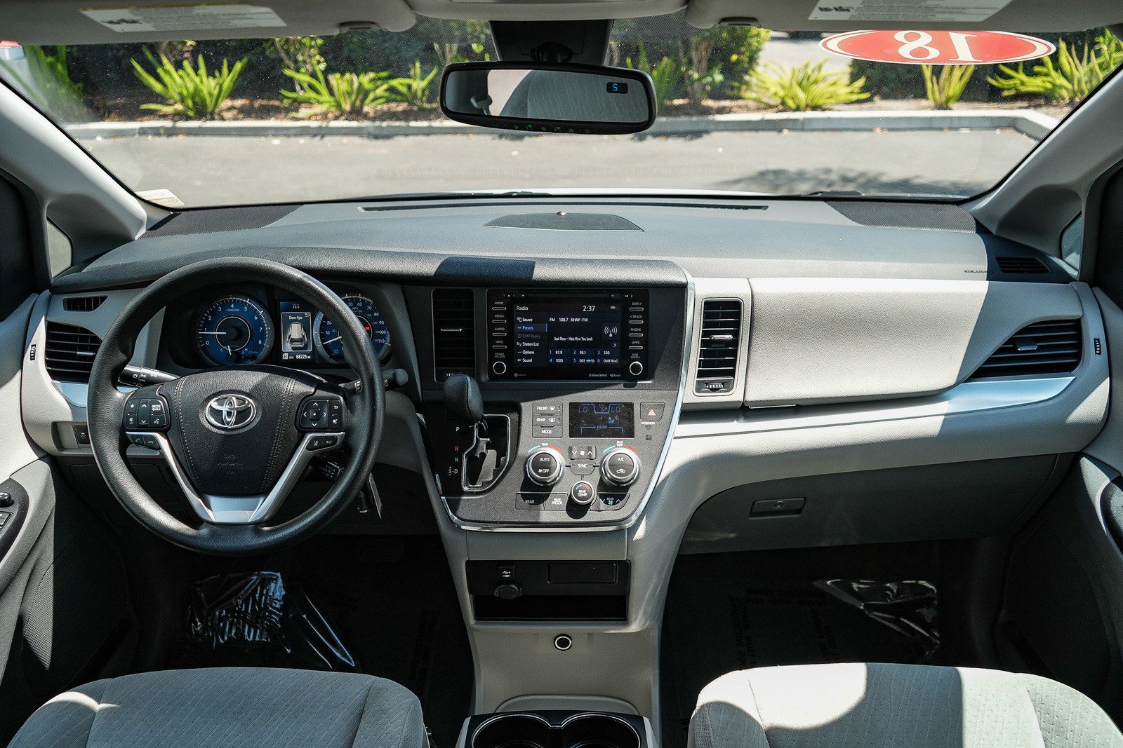 Used 2018 Toyota Sienna LE FWD image 12