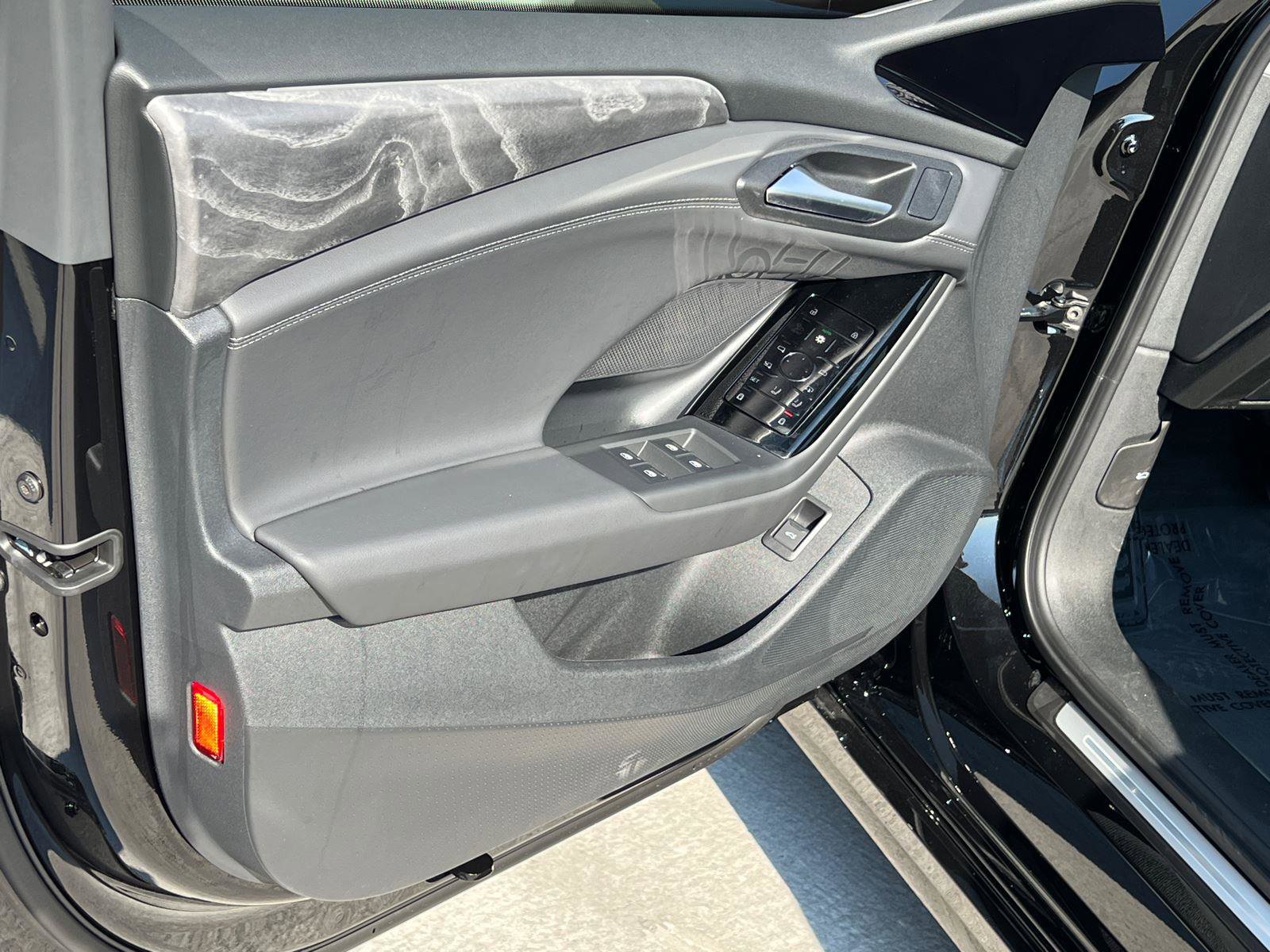 New 2025 Audi A6 e-tron Premium AWD/4WD image 10