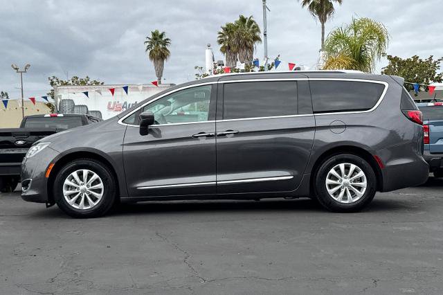 Used 2018 Chrysler Pacifica Touring-L FWD image 30