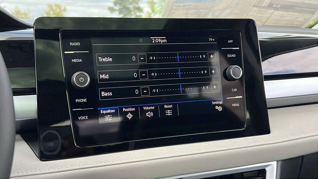 New 2025 Volkswagen Taos SE image 23