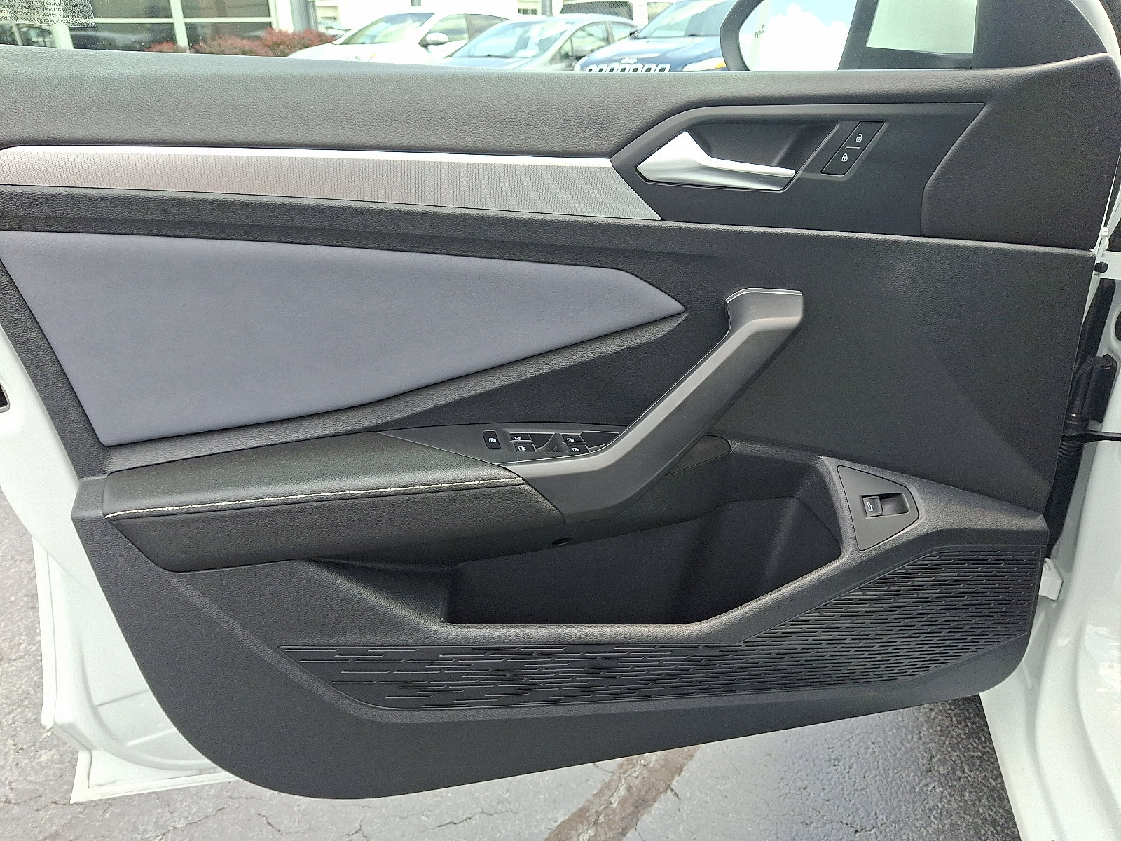 Certified 2025 Volkswagen Jetta SE image 12
