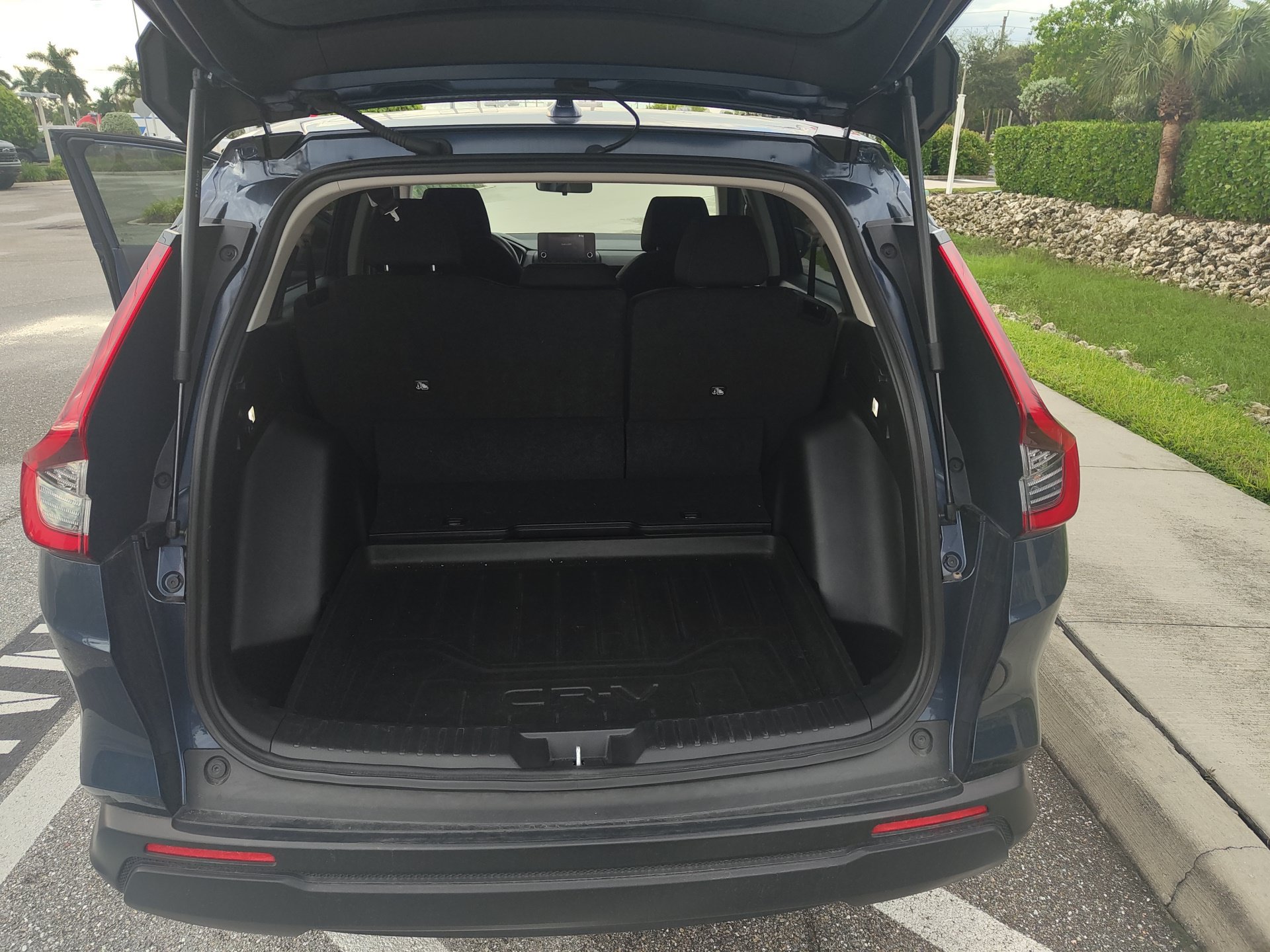 Used 2023 Honda CR-V LX image 27