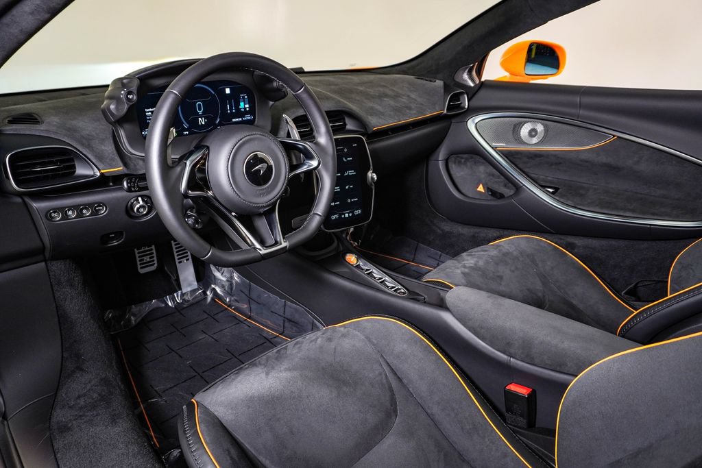 Used 2026 McLaren Artura Spider RWD image 25