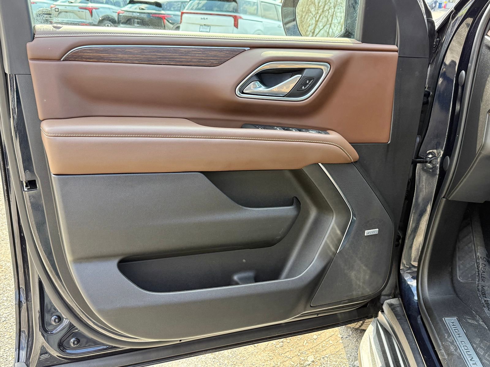 Used 2023 Chevrolet Suburban High Country image 12