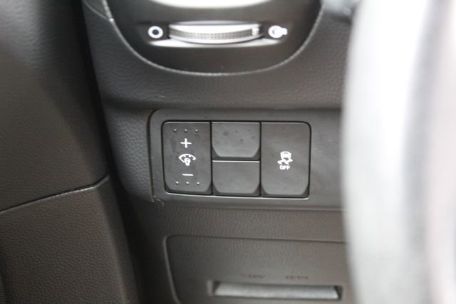 Used 2017 Kia Soul + image 19