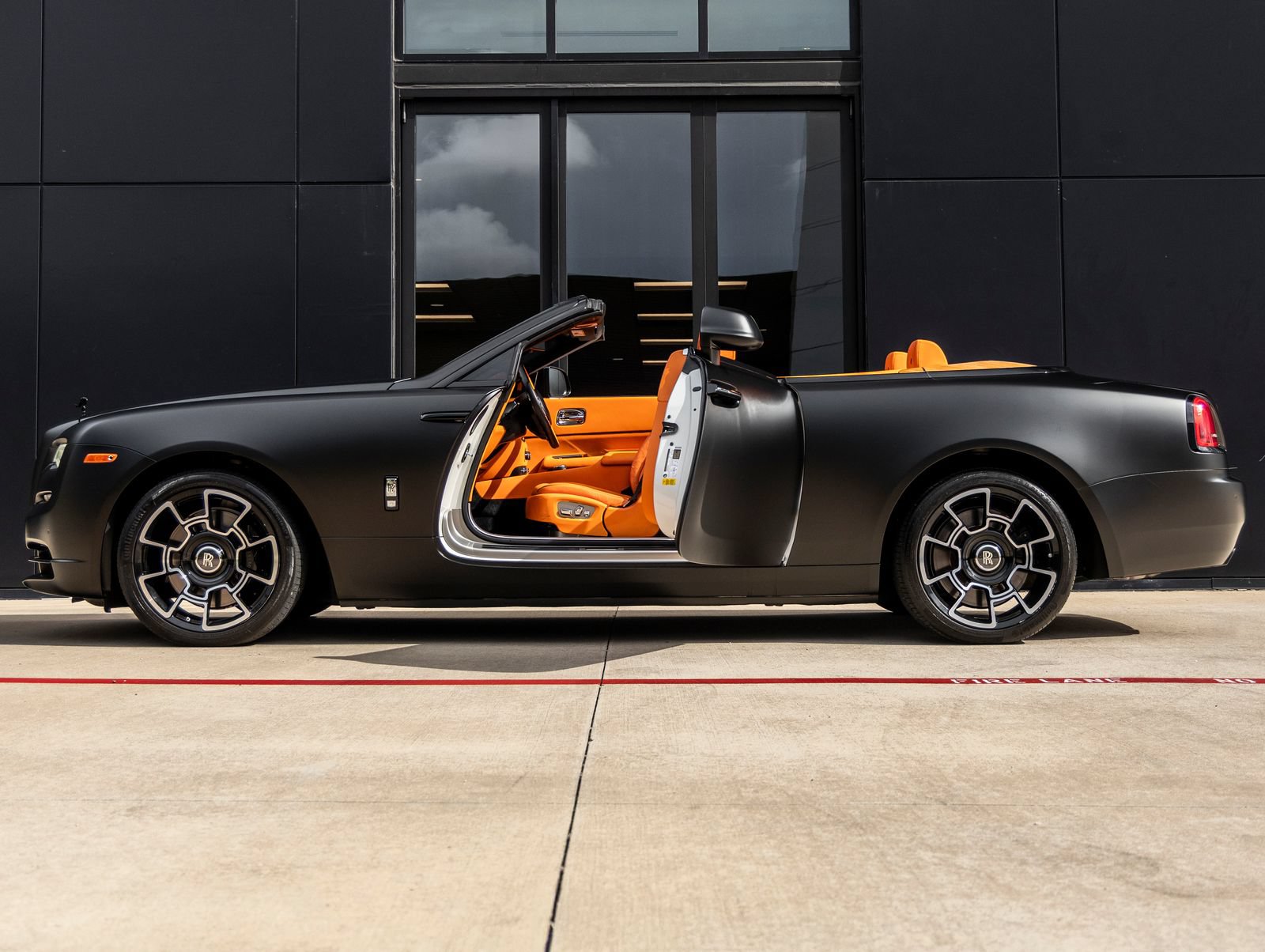 Used 2016 Rolls-Royce Dawn RWD image 11