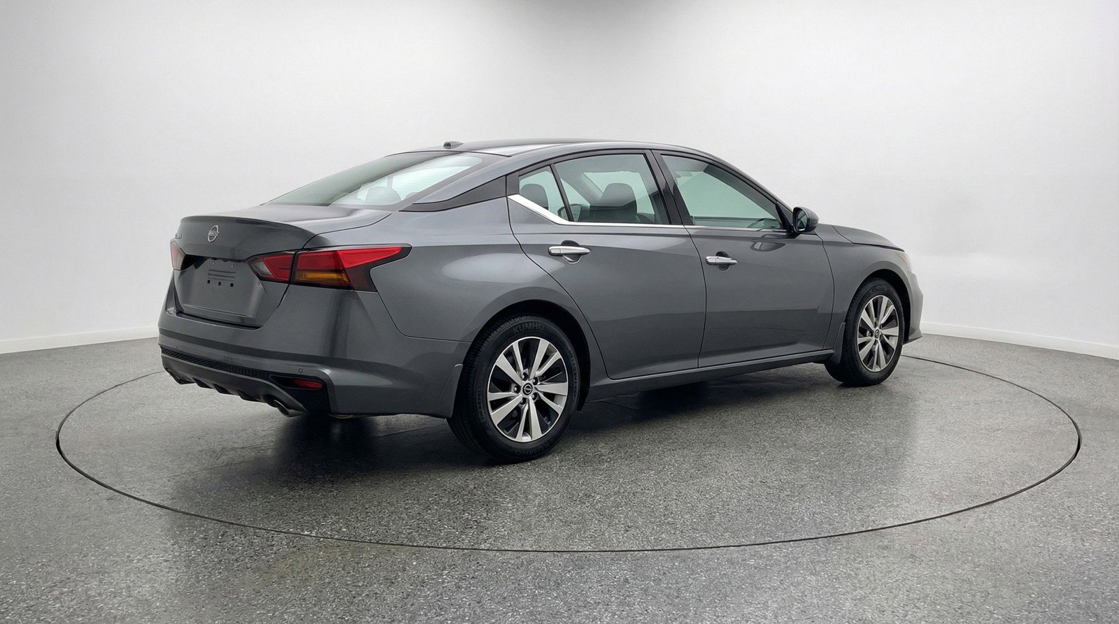Used 2025 Nissan Altima 2.5 SV image 9