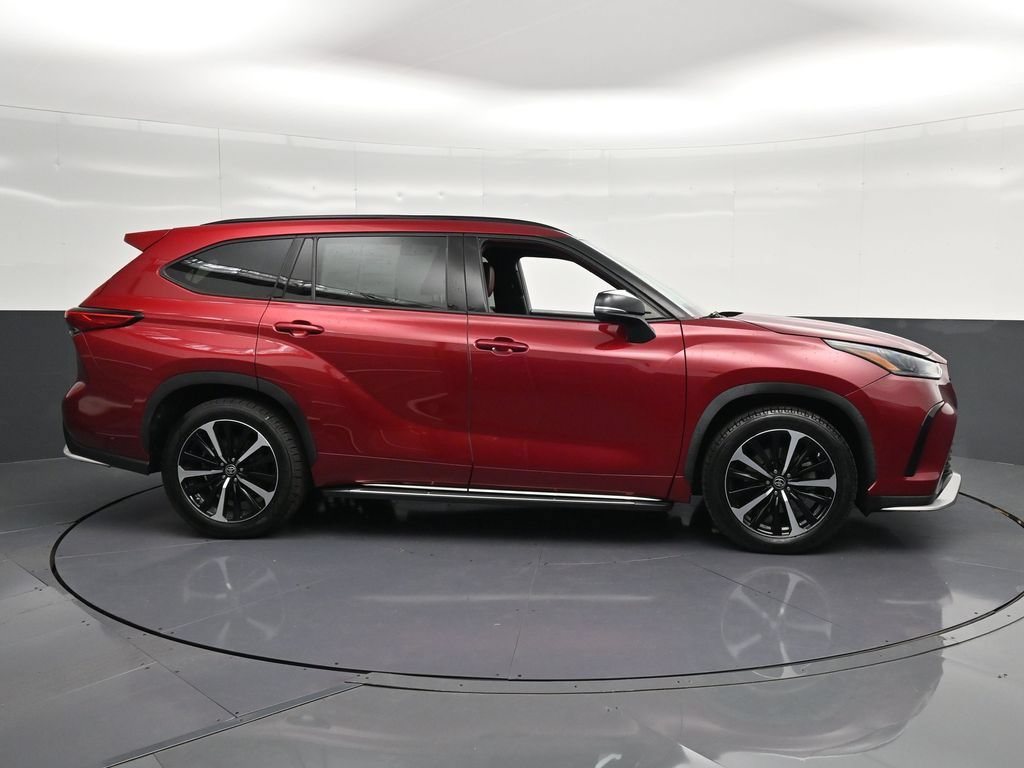 Used 2021 Toyota Highlander XSE FWD image 4