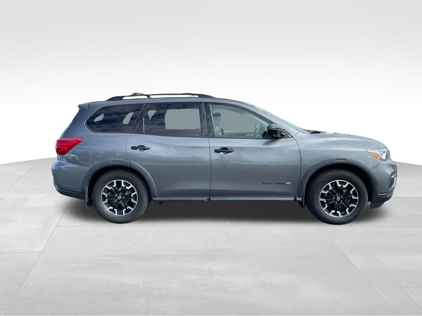 Used 2019 Nissan Pathfinder SL image 2