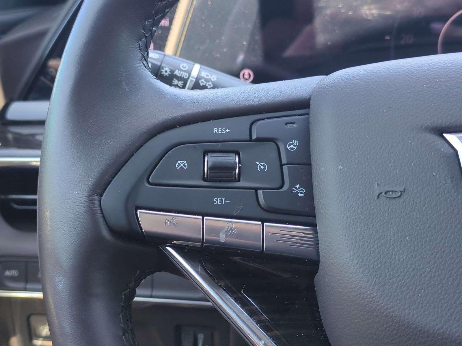 Used 2021 Cadillac Escalade Premium Luxury image 19