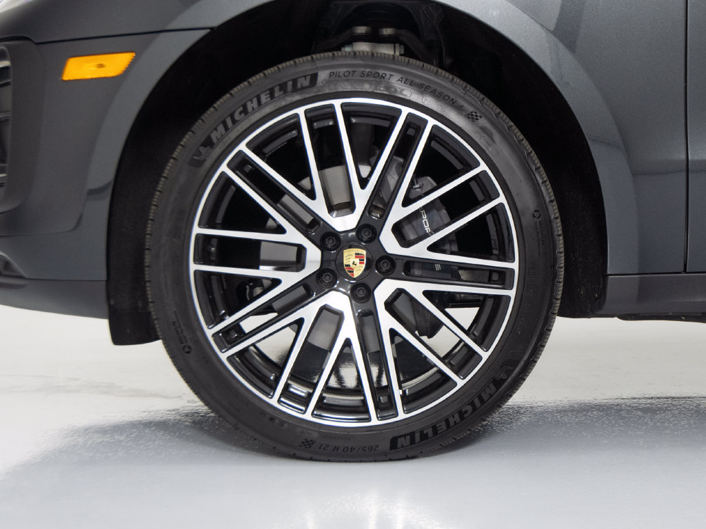 Certified 2026 Porsche Macan AWD/4WD image 15