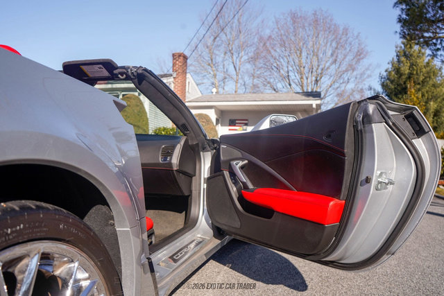 Used 2015 Chevrolet Corvette Z06 w/ 3LZ Preferred Equipment Group image 36