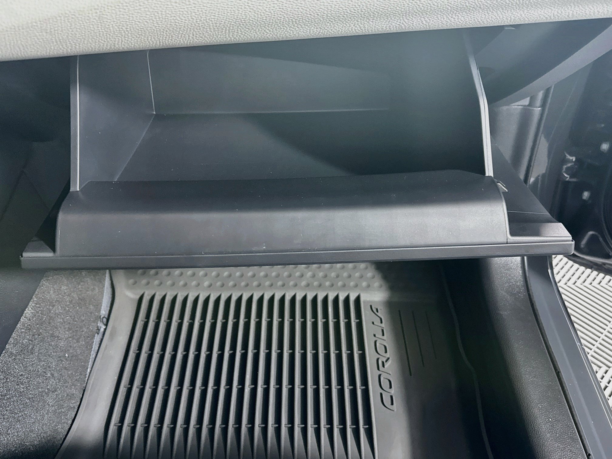 Used 2025 Toyota Corolla LE FWD image 31