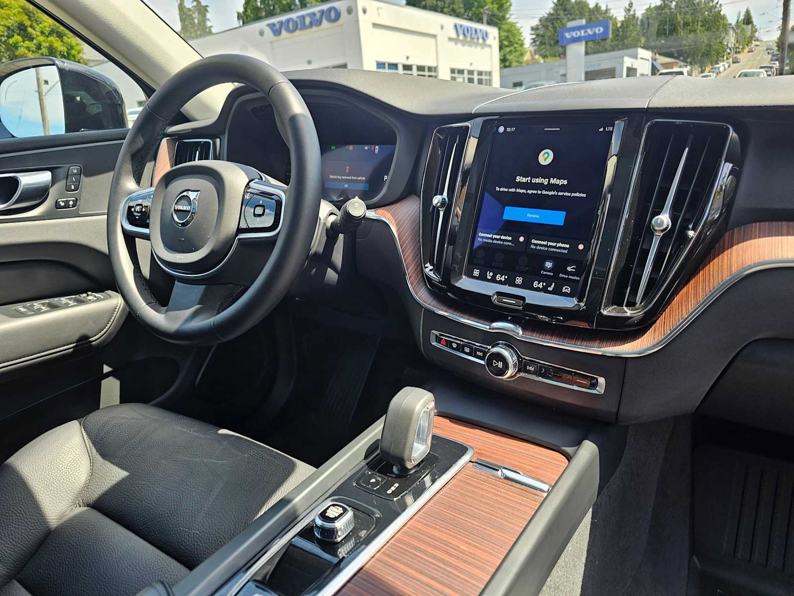 Used 2023 Volvo XC60 B5 Plus w/ Climate Package AWD/4WD image 12