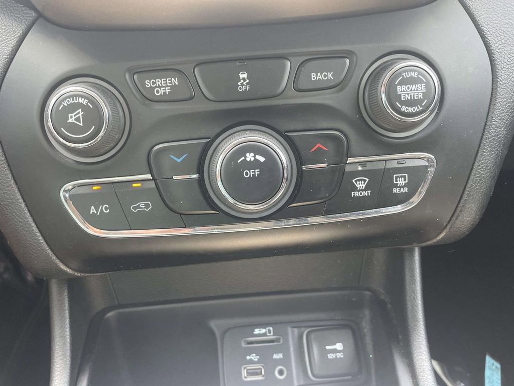 Used 2014 Jeep Cherokee Latitude FWD image 27