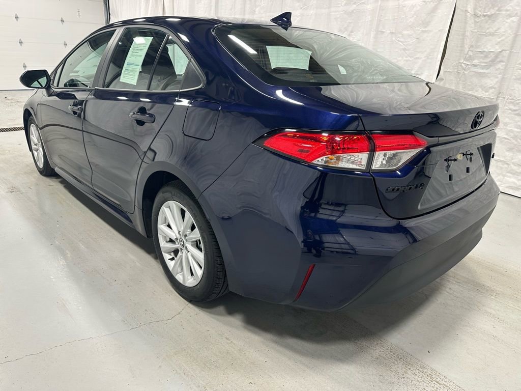 Used 2025 Toyota Corolla LE w/ LE Premium Package image 5