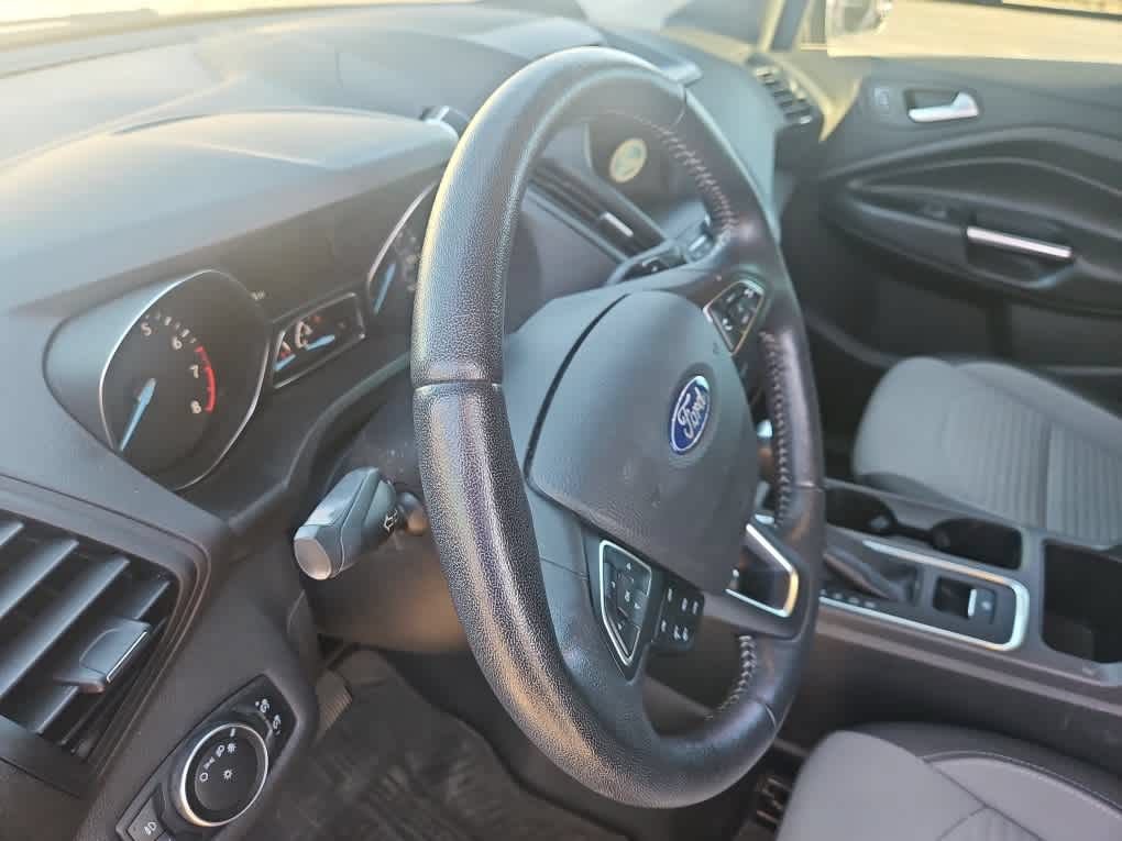 Used 2017 Ford Escape SE w/ Equipment Group 201A AWD/4WD image 9