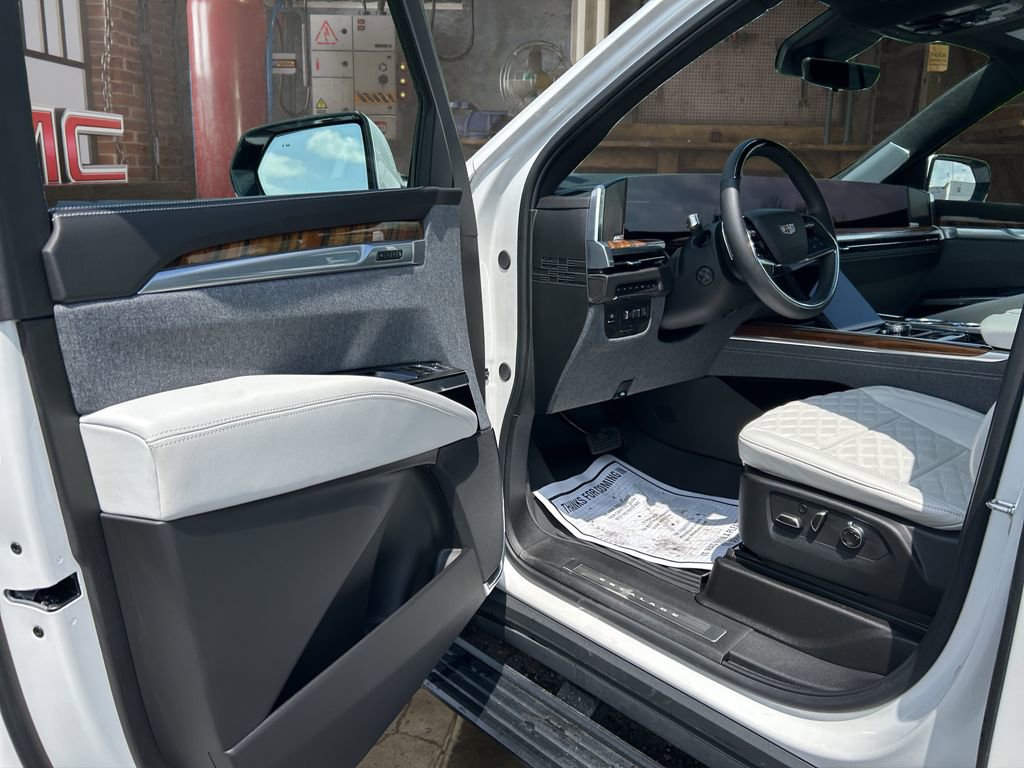 Used 2025 Cadillac Escalade Sport Platinum image 16