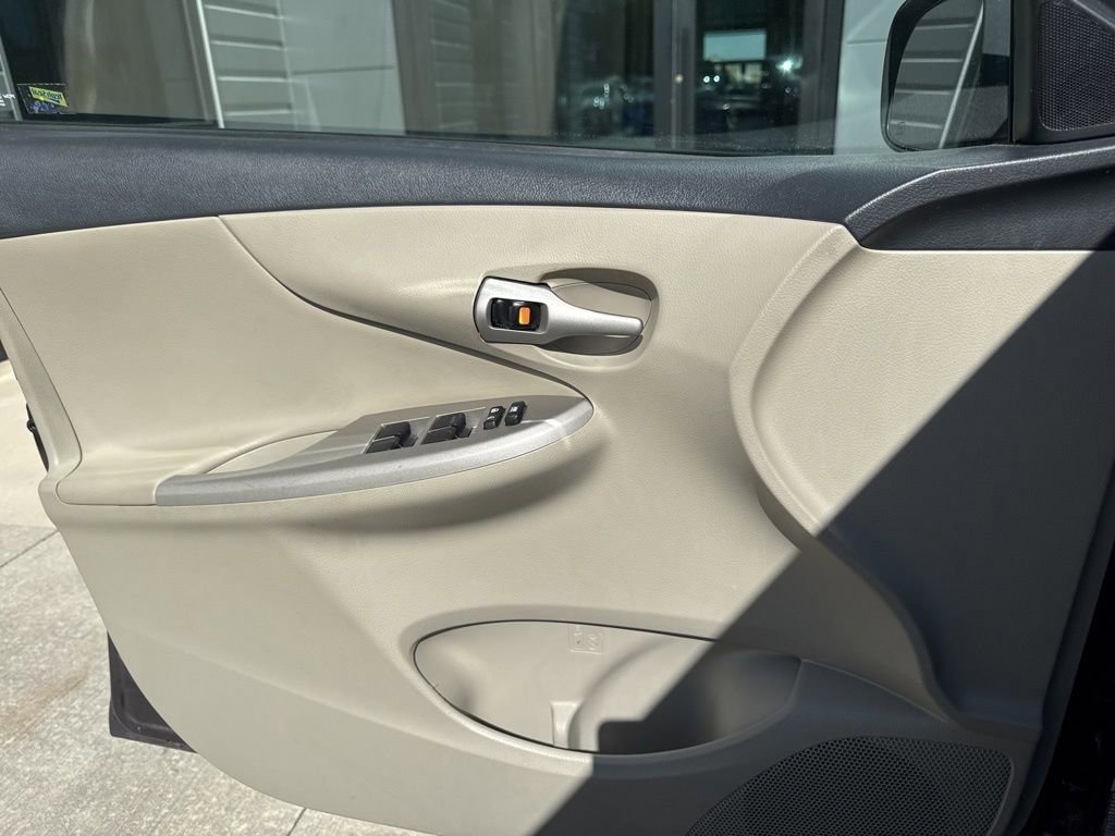 Used 2013 Toyota Corolla LE Special Edition FWD image 14