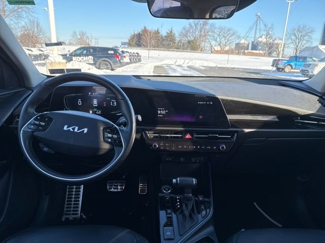 Used 2023 Kia Niro EX Touring image 12