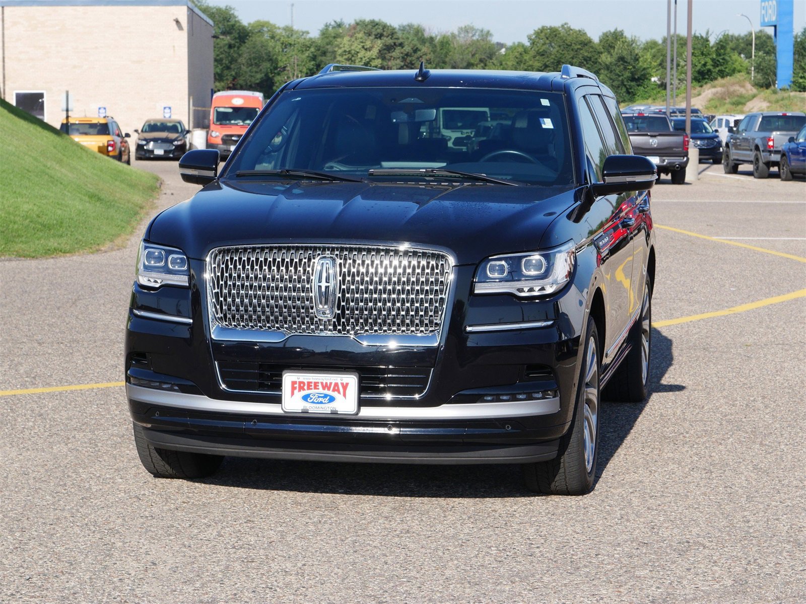 Used 2024 Lincoln Navigator Premiere image 6