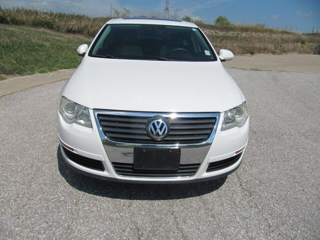 Used 2006 Volkswagen Passat Value Edition image 2