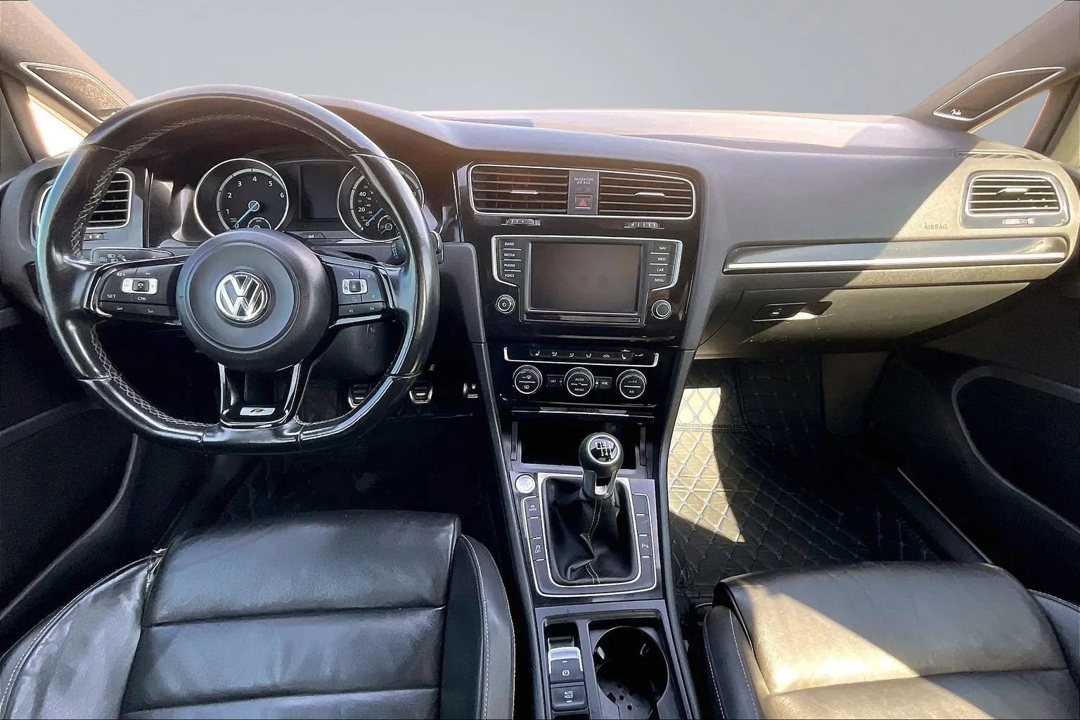 Used 2016 Volkswagen Golf R 4-Door w/ Driver Assistance Package AWD/4WD image 7