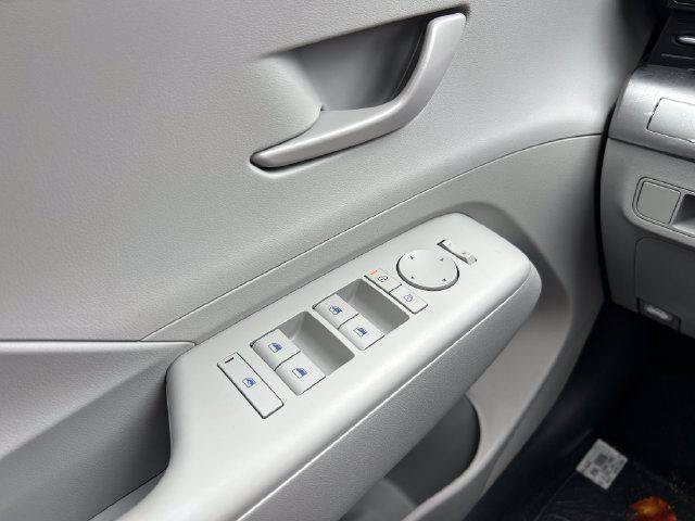 New 2027 Hyundai Kona SE AWD/4WD image 10