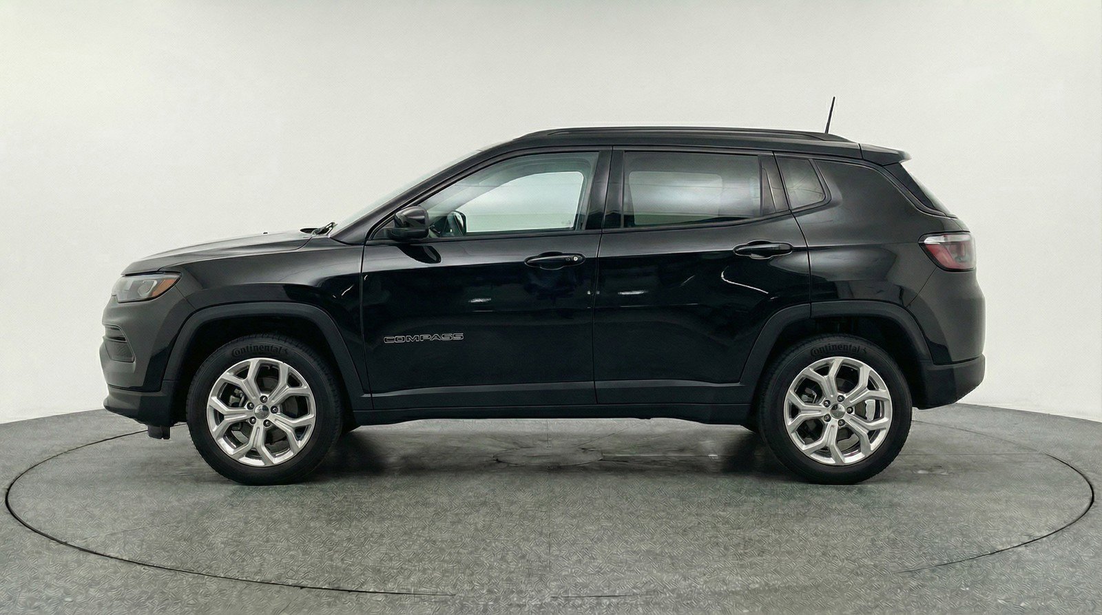 Used 2025 Jeep Compass Latitude image 5