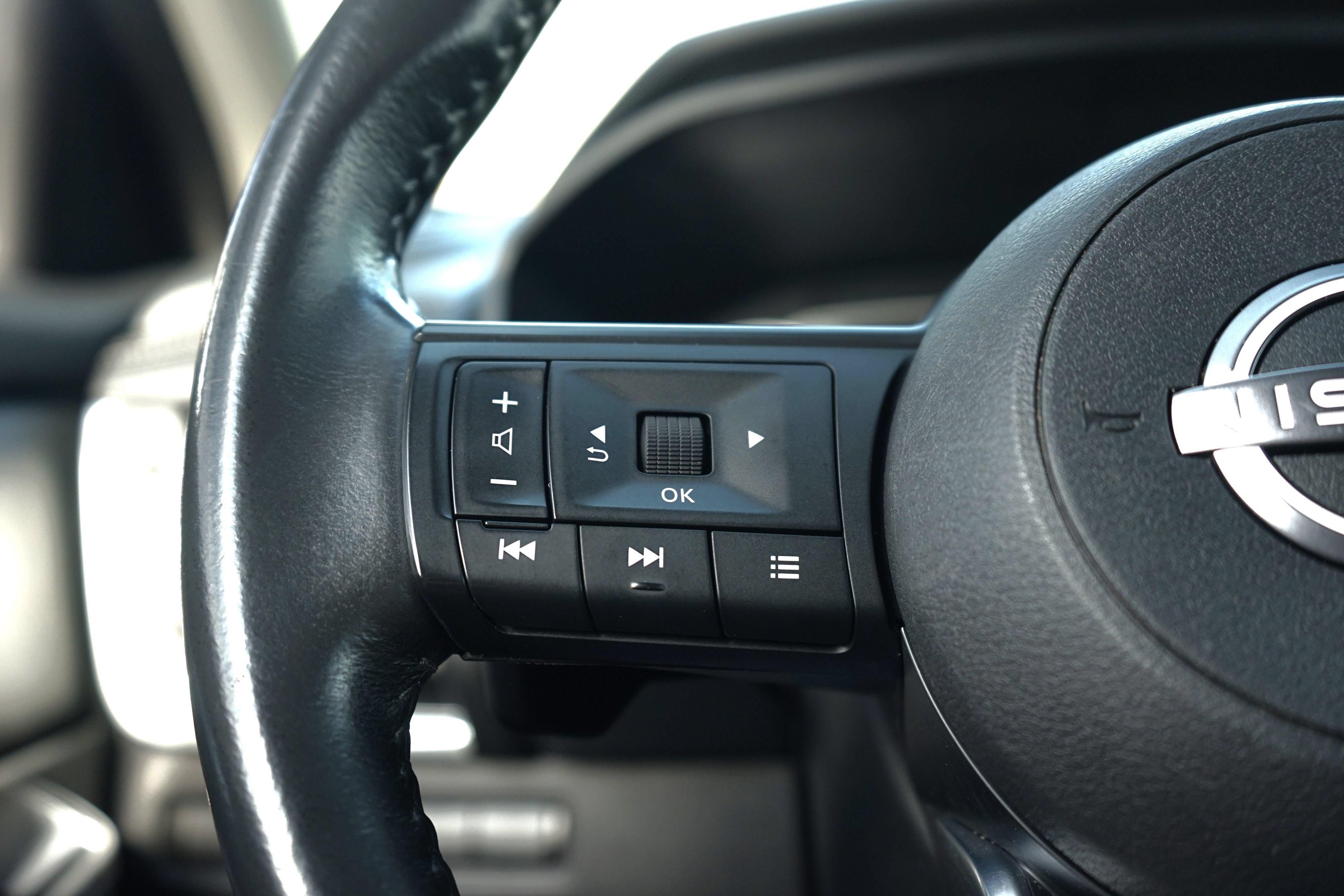 Used 2024 Nissan Rogue SV w/ SV Premium Package AWD/4WD image 15