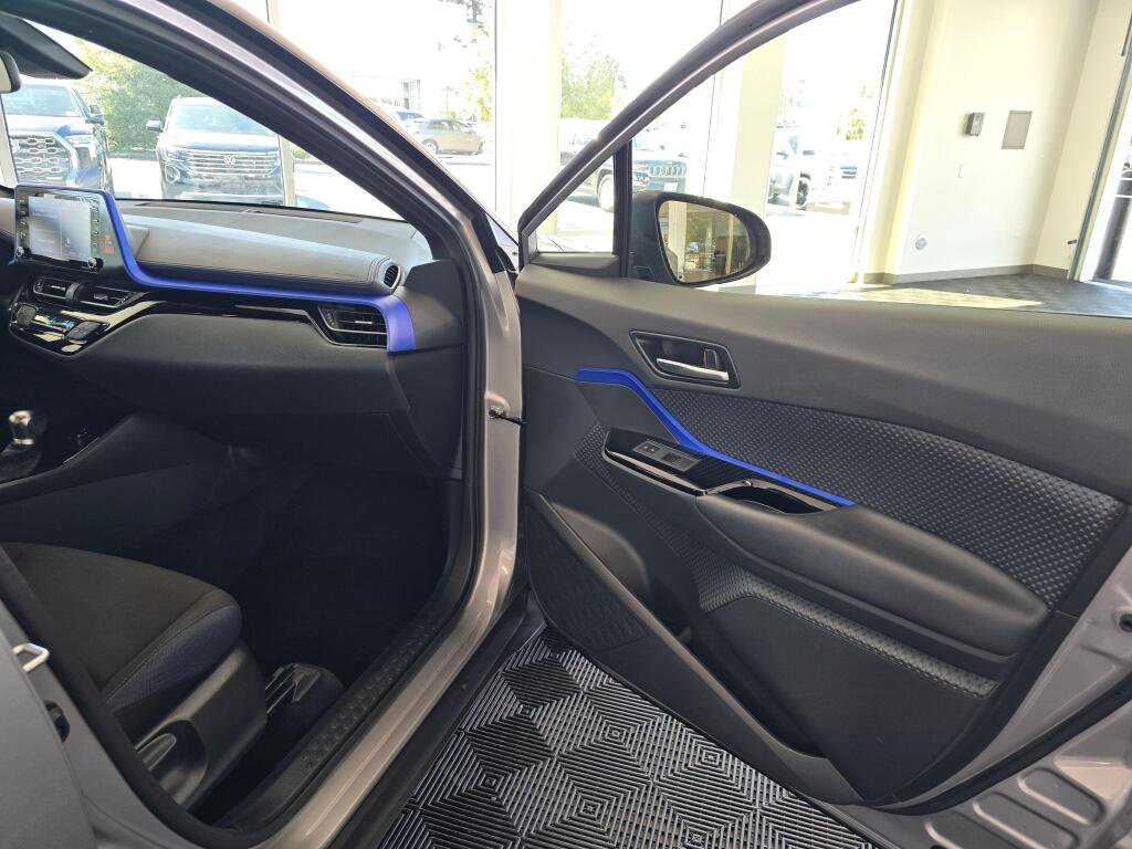 Used 2020 Toyota C-HR XLE image 40