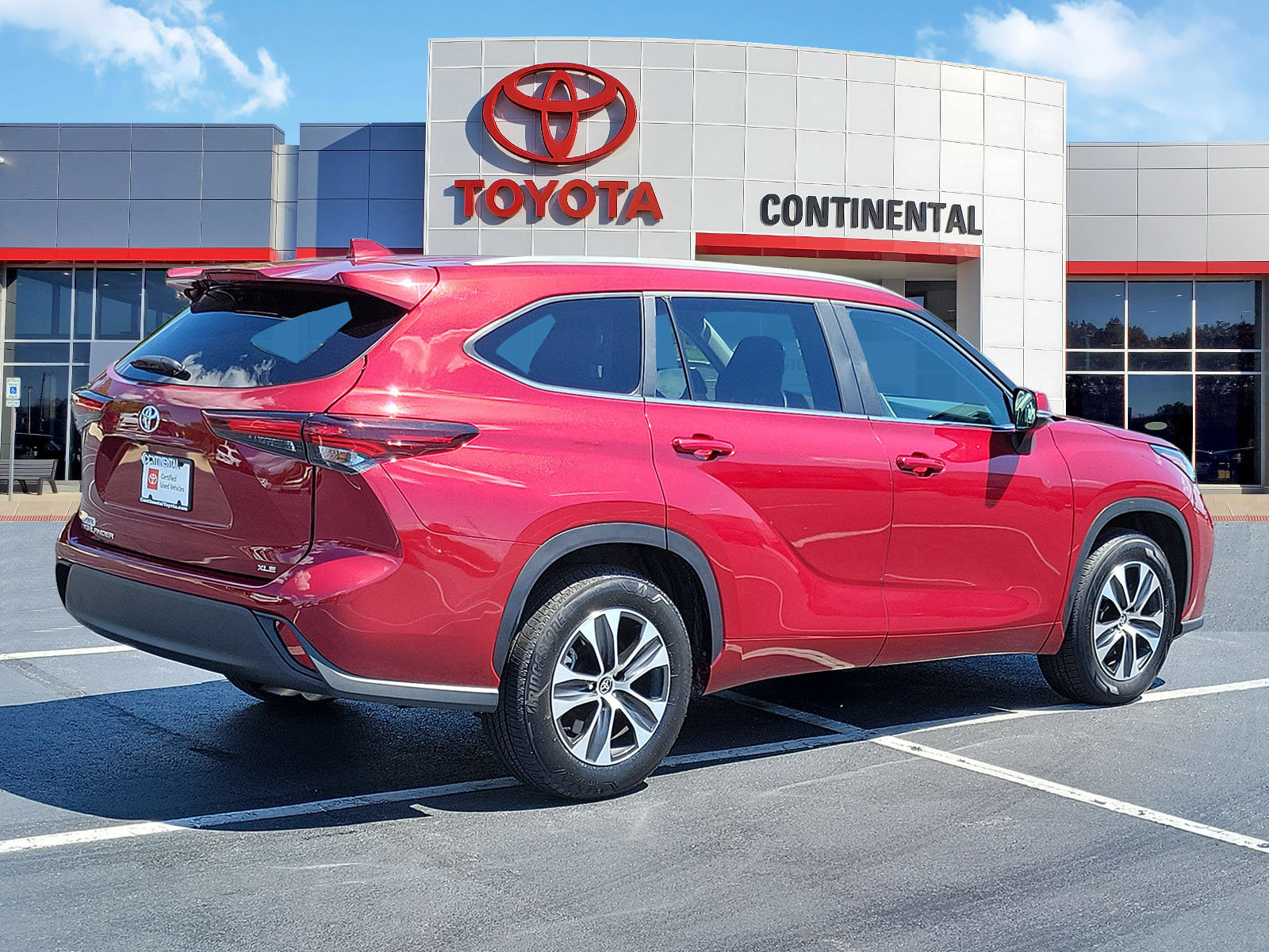 Certified 2025 Toyota Highlander XLE FWD image 5
