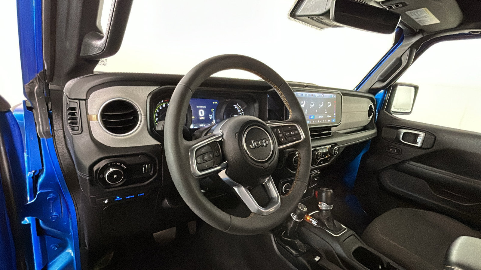 Used 2024 Jeep Wrangler Unlimited Sahara w/ Technology Group AWD/4WD image 16