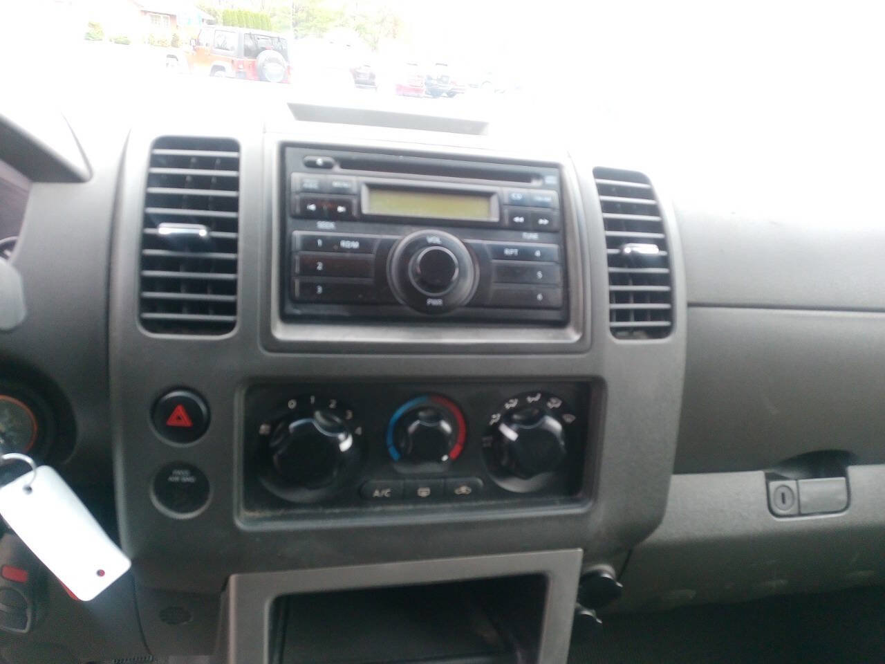 Used 2009 Nissan Pathfinder S image 37