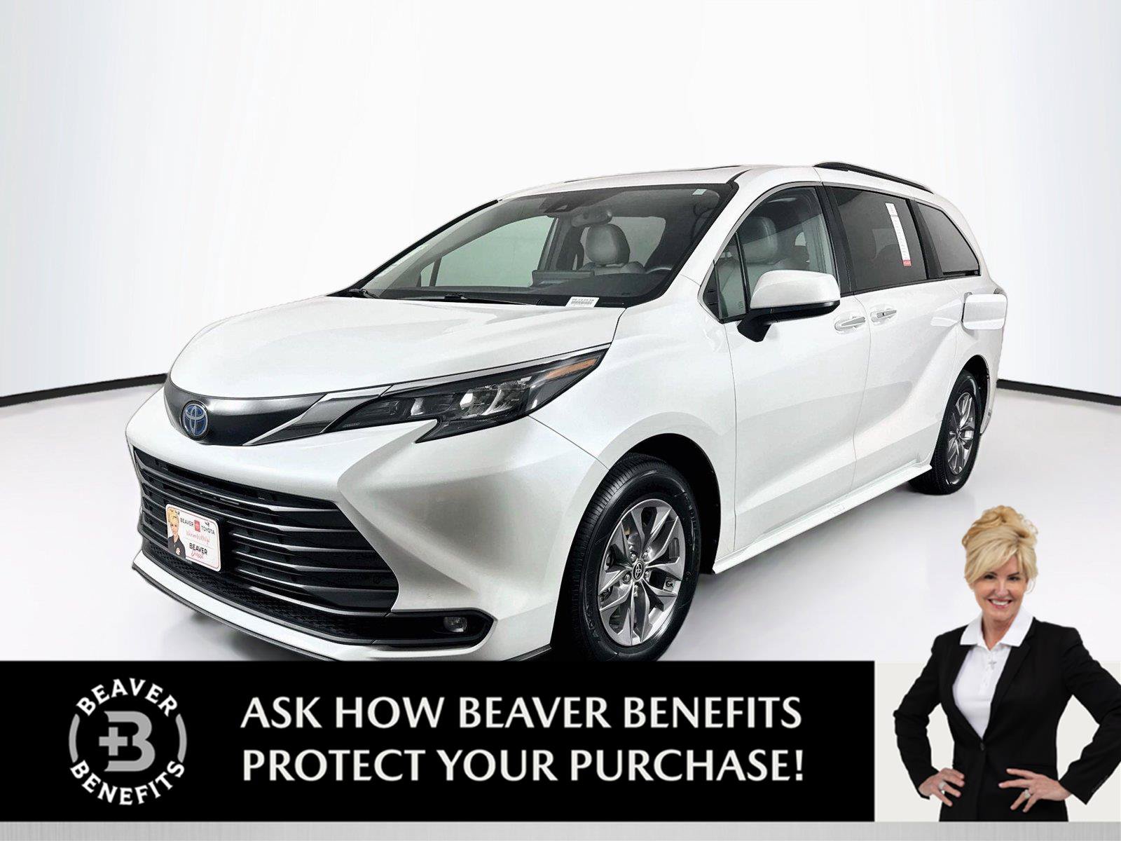 Certified 2025 Toyota Sienna XLE FWD image 1