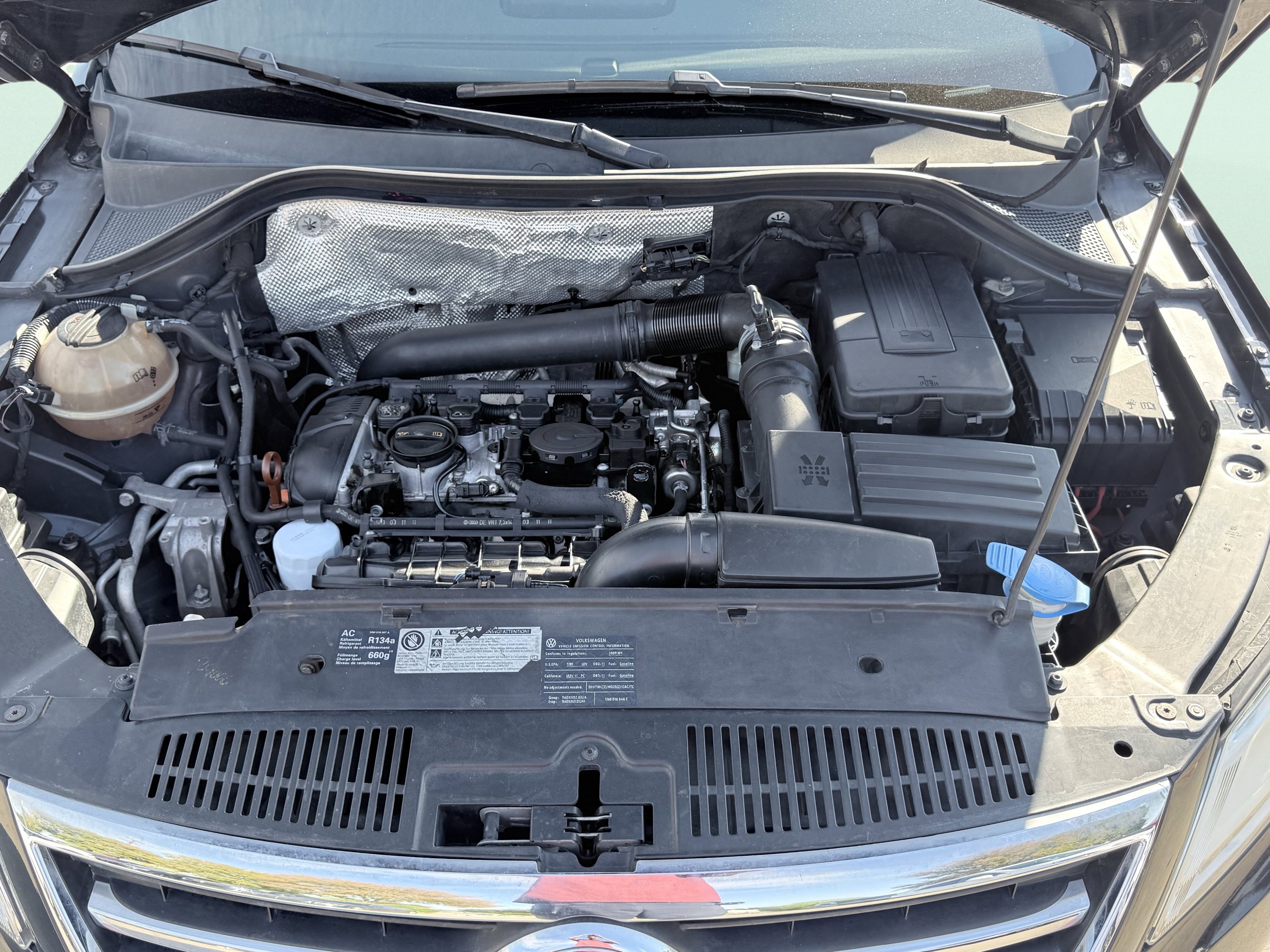 Used 2011 Volkswagen Tiguan S image 18