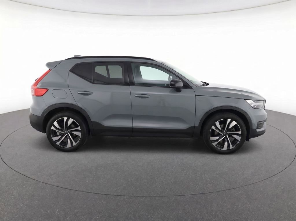 Certified 2023 Volvo XC40 B5 Plus w/ Protection Package Premier AWD/4WD image 11