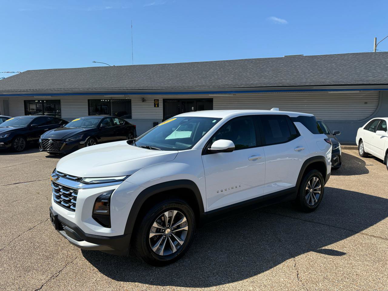 Used 2025 Chevrolet Equinox LT FWD image 3