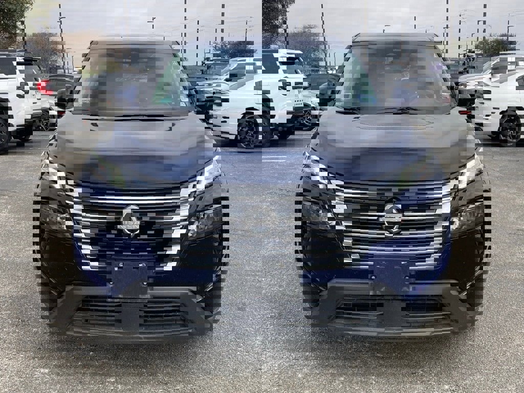 Used 2025 Nissan Rogue SV image 2