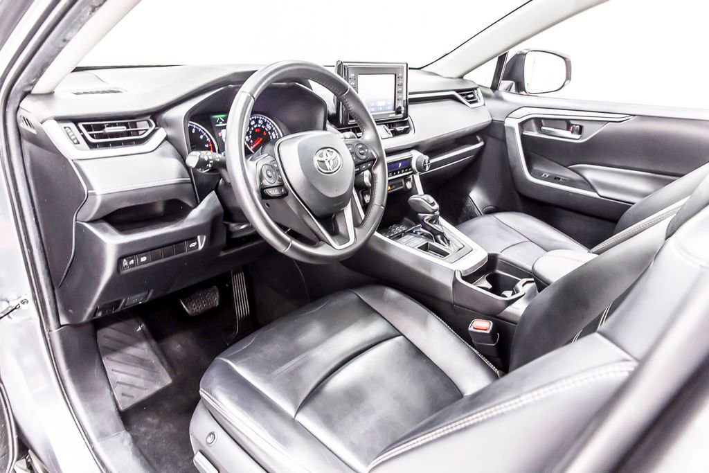 Used 2020 Toyota RAV4 XLE Premium FWD image 28