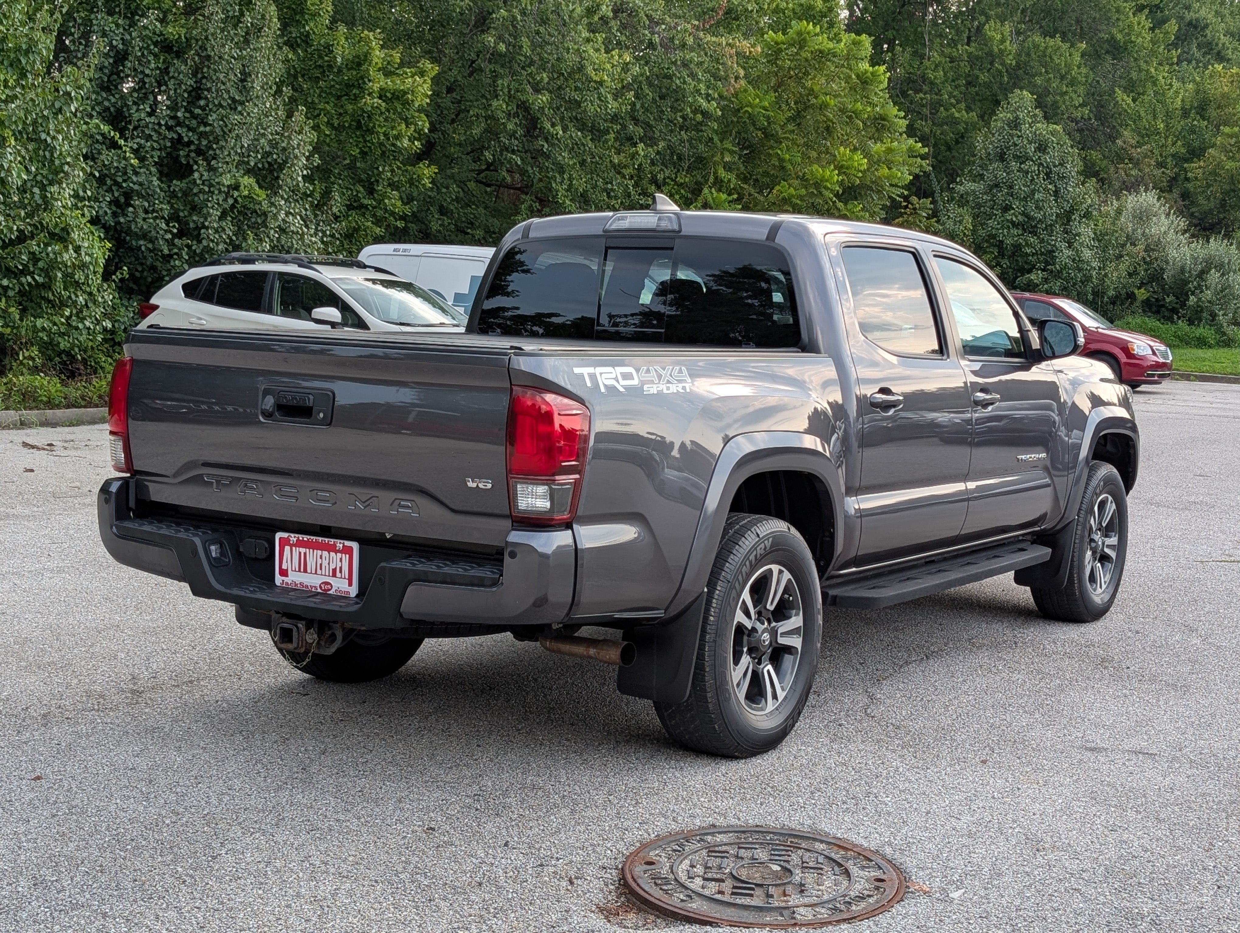 Used 2019 Toyota Tacoma TRD Sport w/ Technology Package AWD/4WD image 3