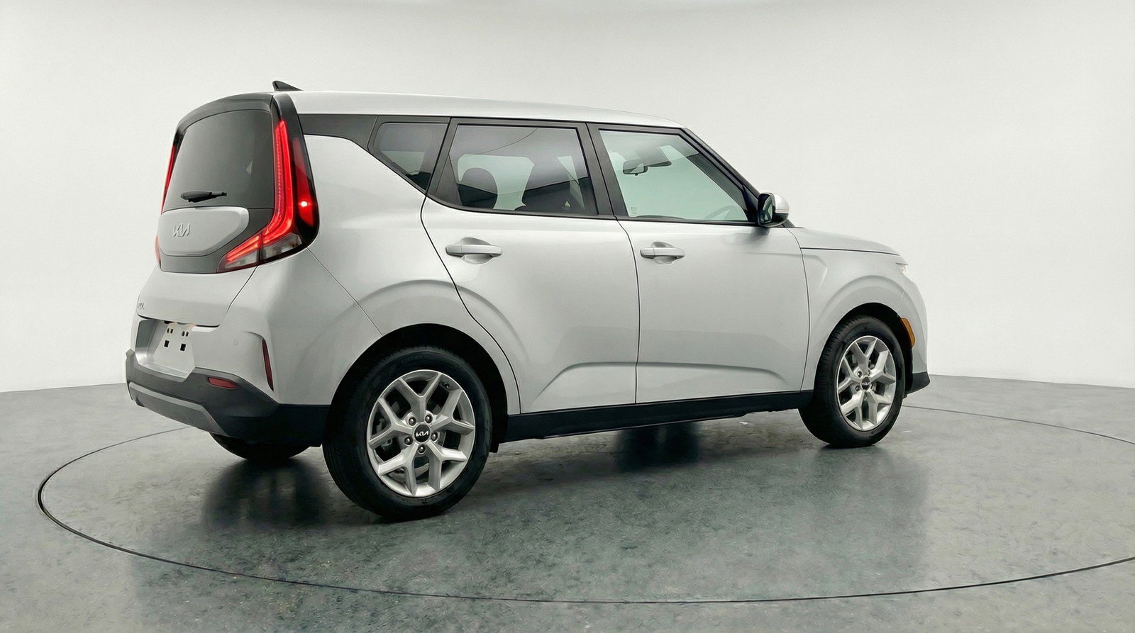 Used 2025 Kia Soul LX w/ LX Technology Package FWD image 9