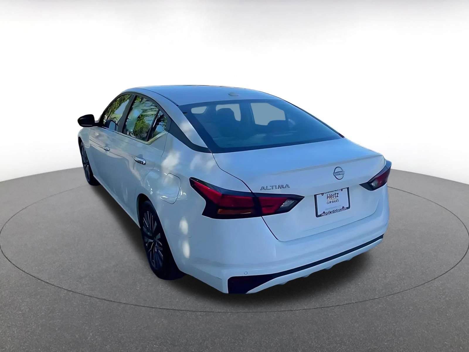 Used 2025 Nissan Altima 2.5 SV FWD image 11