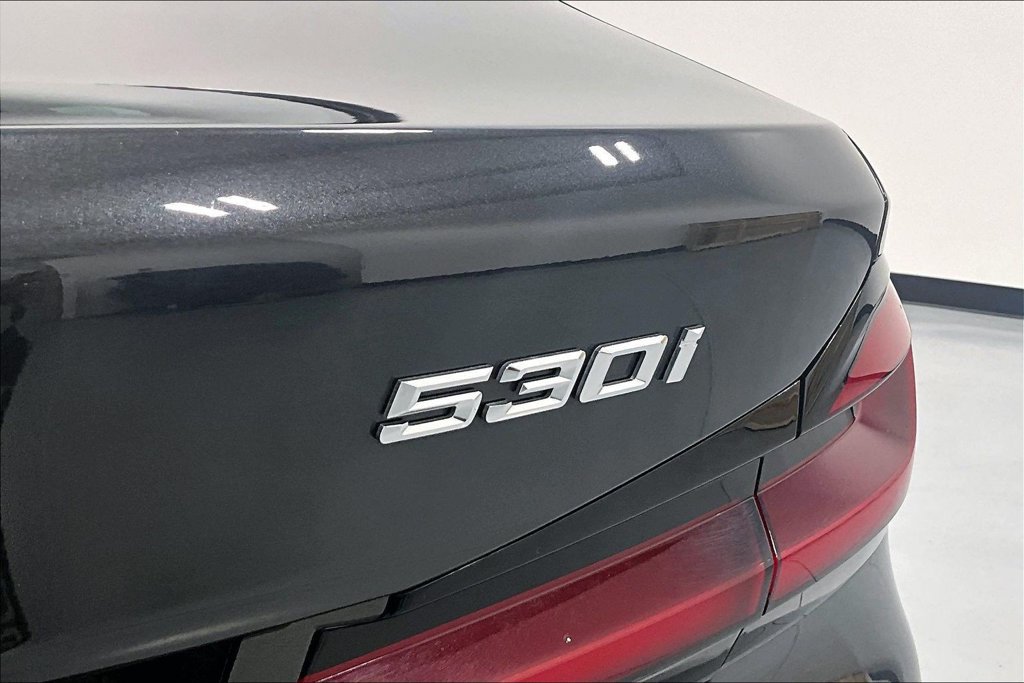 Used 2023 BMW 530i xDrive AWD/4WD image 32