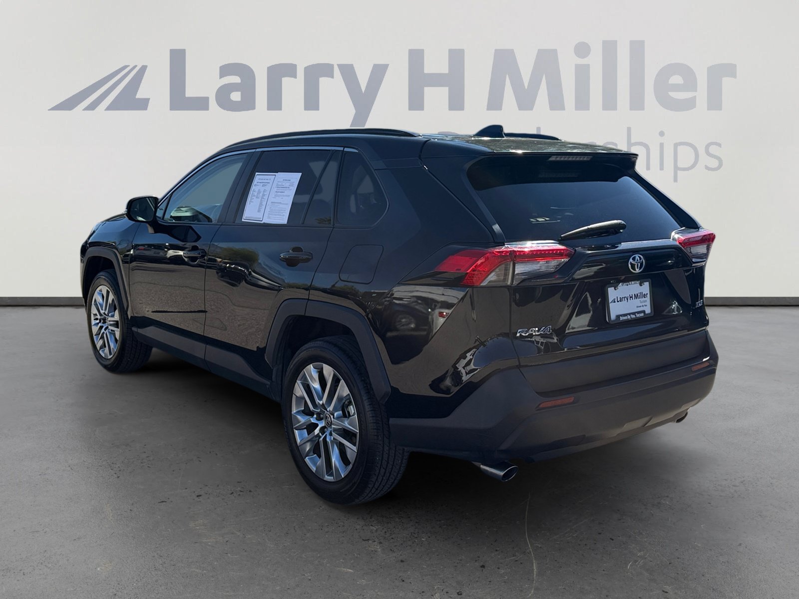 Used 2025 Toyota RAV4 XLE Premium FWD image 3